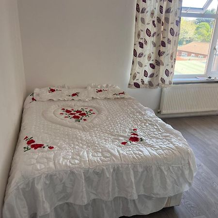 Private Flat In Hounslow Apartment Екстериор снимка