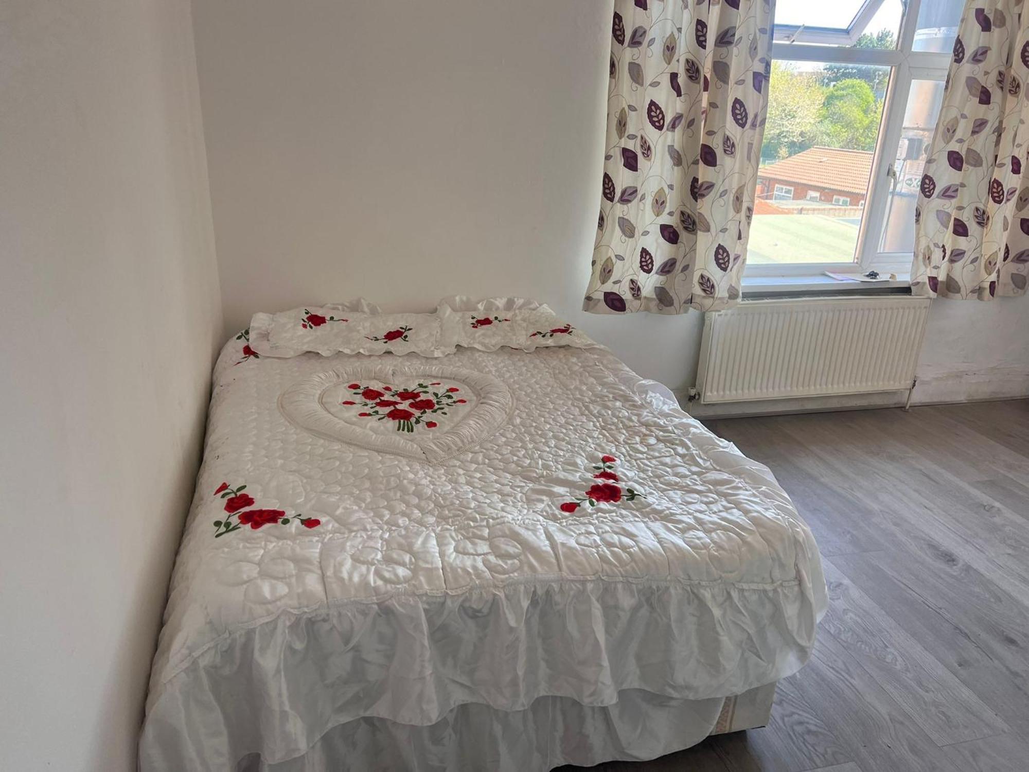 Private Flat In Hounslow Apartment Екстериор снимка